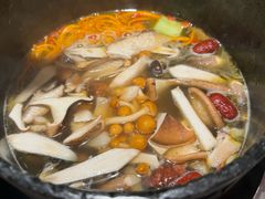 -芸山季·云南山珍菌火锅(人民广场来福士店)