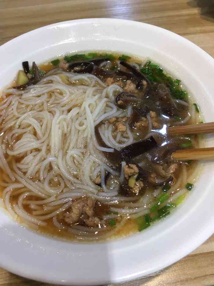 打分    /人 银丝粉味道不错,晚餐都差不多了 哈哈