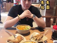 -亮亮面馆(经六路店)