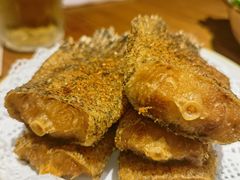 秘制炸鱼尾-阿里家·新疆烤肉酒場 by MIG