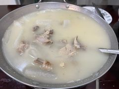 -余杨鸭鸭餐厅