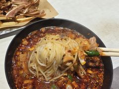-牵人麻辣粉(粉巷店)