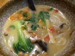 松茸七彩菌米线-蒙自源小锅米线(金佰利店)