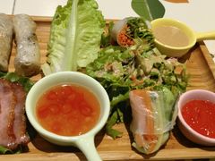 东南亚风味小吃拼盘-越弥越南传统美食馆