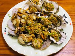 油泼扇贝-天伦海鲜·老味道·青岛菜(栈桥天主教堂店)