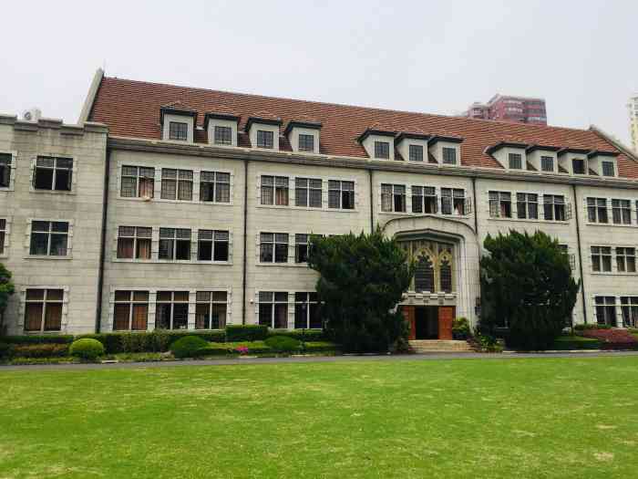 上海市第三女子中学-"毕业之后就没有走进去过了,但是每次路过总.