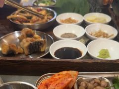 -围炉肉舍•炭烤活鳗•丹东海鲜烤肉(步行街店)