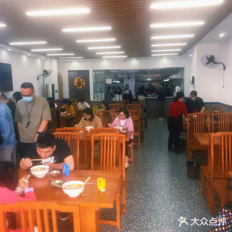 这里米粉都是手工现做的哦!