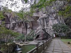 -伍山海滨石窟