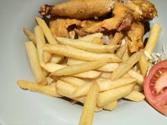脆皮鸡伴薯条-Lia Cafe Bar Restaurant松山咖啡屋