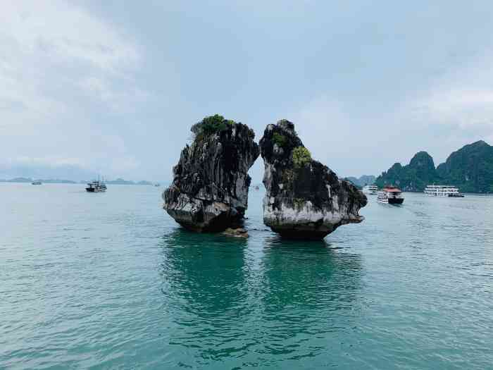 斗鸡石-"世界自然文化遗产的下龙湾,不愧为海上桂林."-大众点评移动版