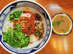 鲜椒肉沫拌粉-鑫花溪牛肉米粉(凤凰街创始总店)