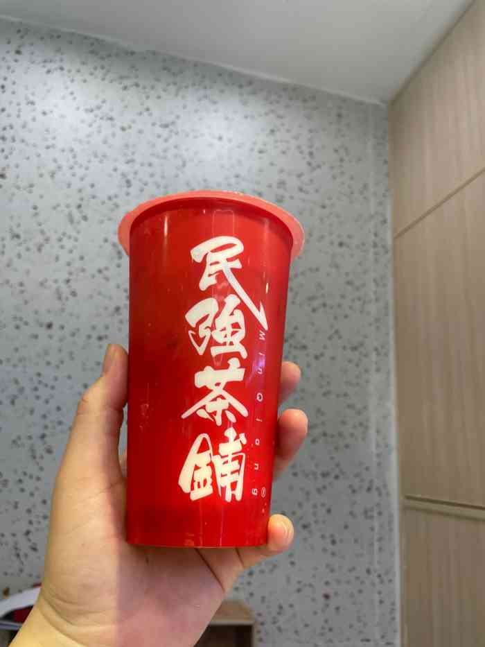 位置:在花城汇,每天坐地铁上班都是可以看到的环境:环境以中国红为主