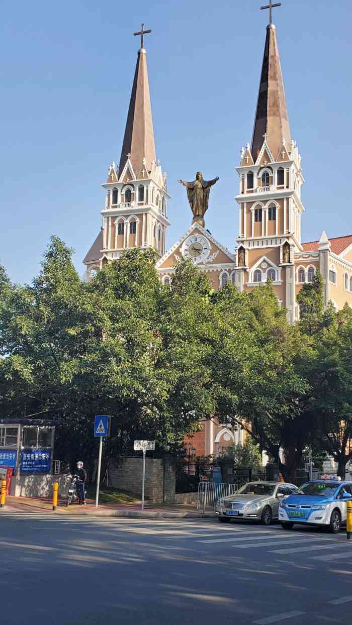 耶稣君王堂-"去年底在南山做活动,弄完突然想来这个教堂.