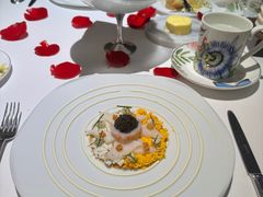 红魔虾清汤啫喱、洋蓟奶油，烟熏鳕鱼薄片，鱼子酱-Le Comptoir de Pierre Gagnaire