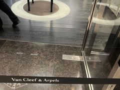 -梵克雅宝(国贸商城店)