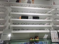 -视野联行眼镜•蔡司•依视路(温江店)