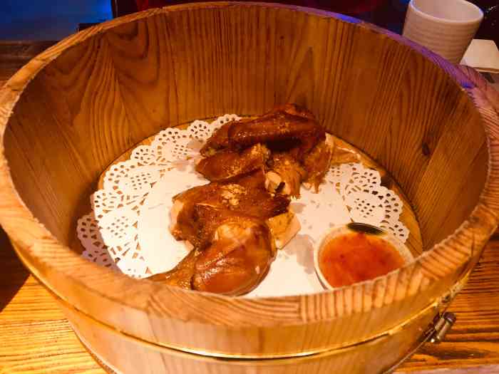 胡桃里音乐酒馆(爱琴海店)-"环境不错的一家店哦,菜品也还不错,各地方