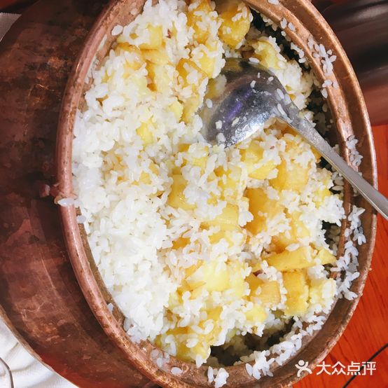 合大门主题鱼庄