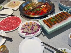 -茅草房·河畔园林火锅