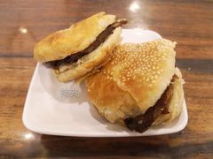 牛肉烧饼-天津乾毓德饭庄·清真传统炒菜·海鲜烧烤(咸阳路店)