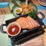 放PP新歌的泰国料理