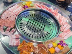 -哈哈碳都·牛肋条无限自助烤肉(台江万达店)