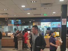 -麦当劳(上海虹桥站30B检票口楼上)