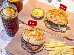 -必胜客(WOW中心城店)