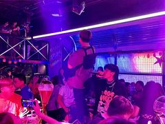 -UP嘻哈酒吧(粉巢店)