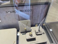 -周生生Chow Sang Sang(先天下店)