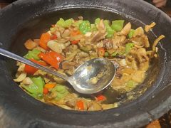 -老滇山寨•云南特色菜•地方菜•民族风情歌舞表演(金碧店)