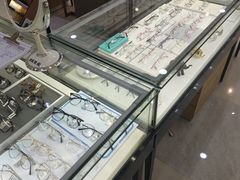 -光明眼镜·蔡司授权(徐泾店)