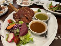 -Chom Cafe and Restaurant