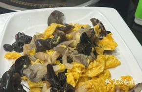 Bamboo Mushroom and Black Fungus Stir-Fried with Eggs