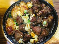 烤鸡翅烤颈背肉拼盘-老东镇啤酒屋海鲜加工·蒸汽海鲜·海鲜烧烤(台东店)