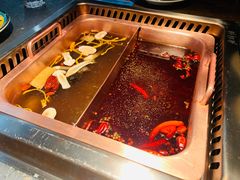 -老牌坊云南鱼豆花火锅(哈西万达店)