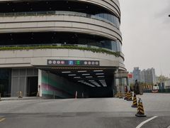 -白玉兰广场停车场