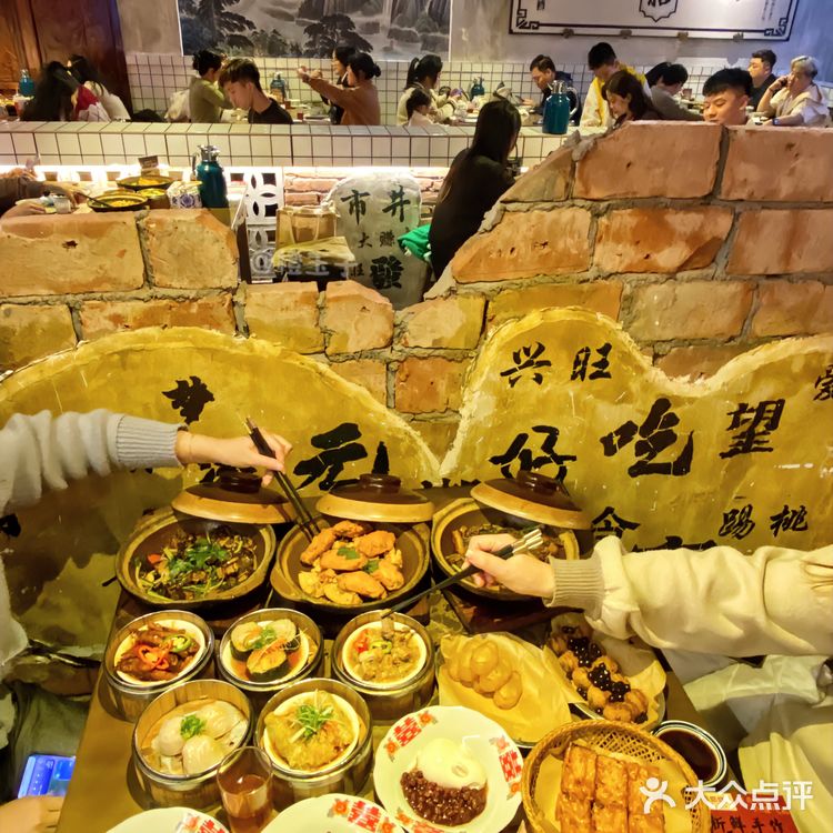 就在汕头酒吧一条街旁边,环境超有潮汕复古风