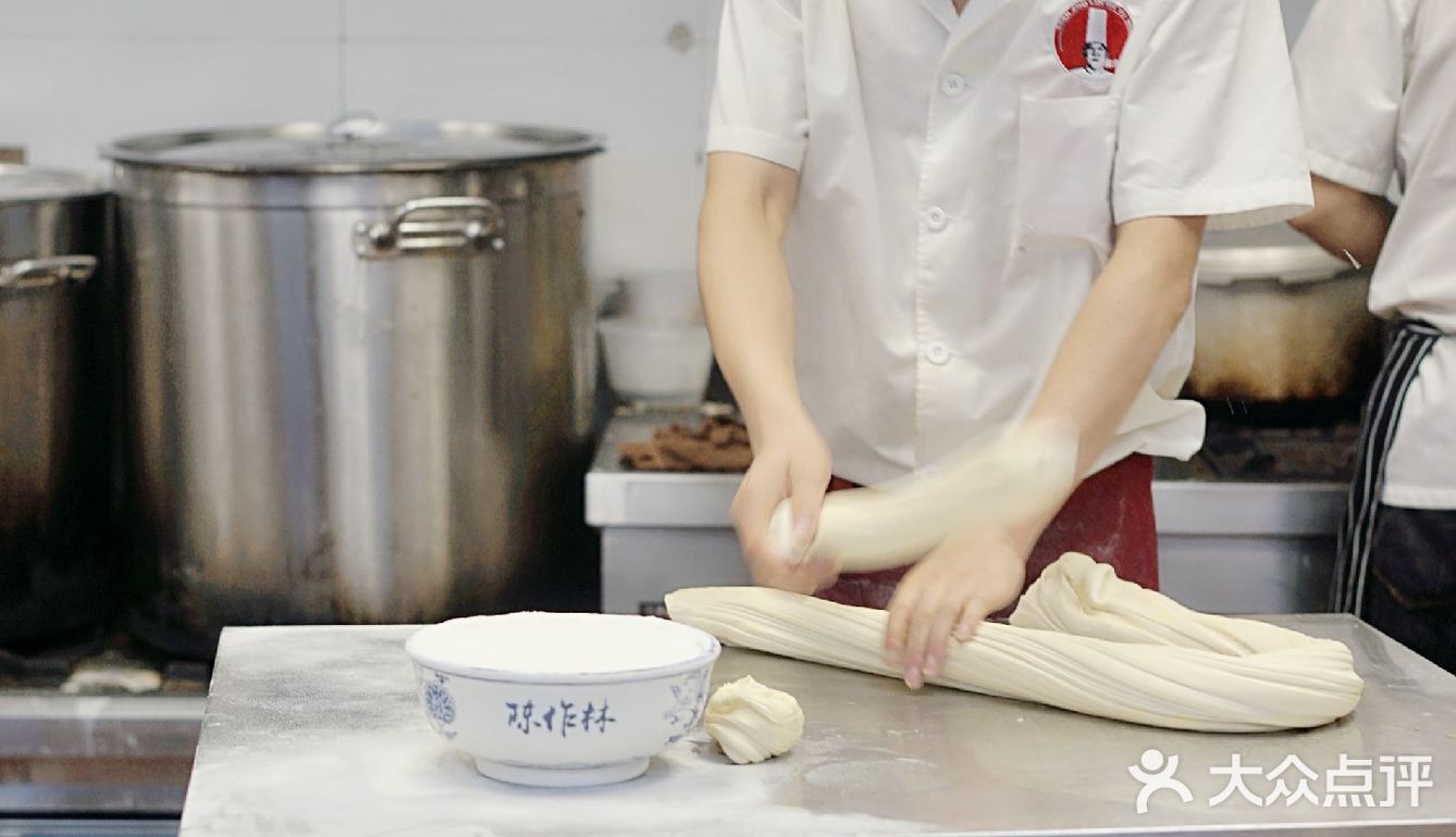 羊肉肥瘦相间，美味无穷，一点儿羊膻味都没有