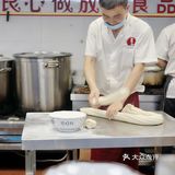 羊肉肥瘦相间，美味无穷，一点儿羊膻味都没有