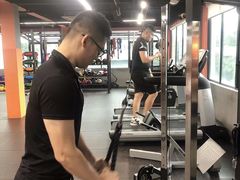 器械区-佳禾健身(三元里店)