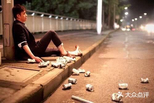 为什么喝完酒后有人话变多，有人只想睡觉？这可能不是好现象