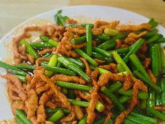 肉丝蒜苔-巧味小馆