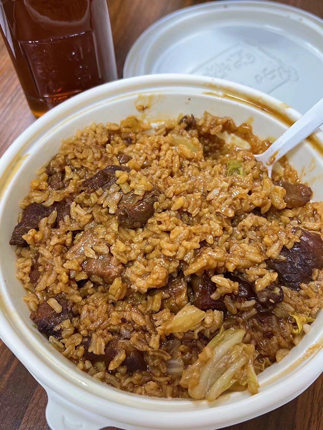 小吊梨汤家的招牌牛肉烩饭香喷喷!