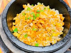 三文鱼石锅炒饭-隐泉之语日式料理(王府中环店)