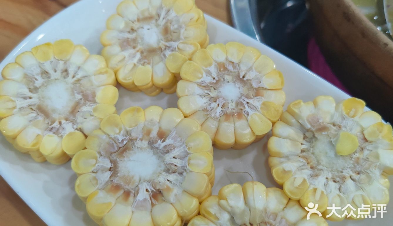藏在吕厝的小店没想到这么火爆 一到晚上就座无虚席
