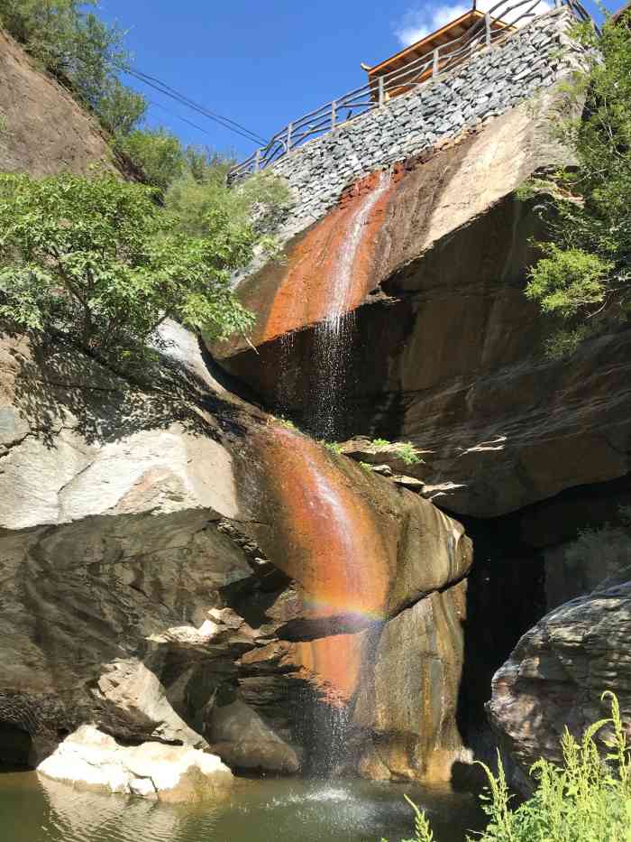 十渡太平生态猴山景区-"带着儿子来拔草喂猴子,从家带了5斤南果梨.