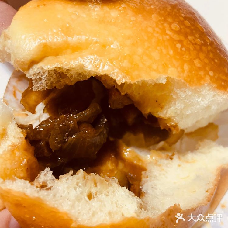 热辣辣新鲜出炉的经典菠萝包
