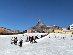 -采薇庄园四季滑雪场